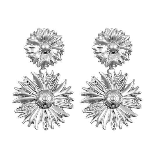 E7131 Aretes flores plateadas aleacion 8cm