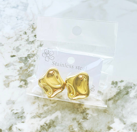 E5326 Aretes cuadros abstractos dorados acero inoxidable 2cm