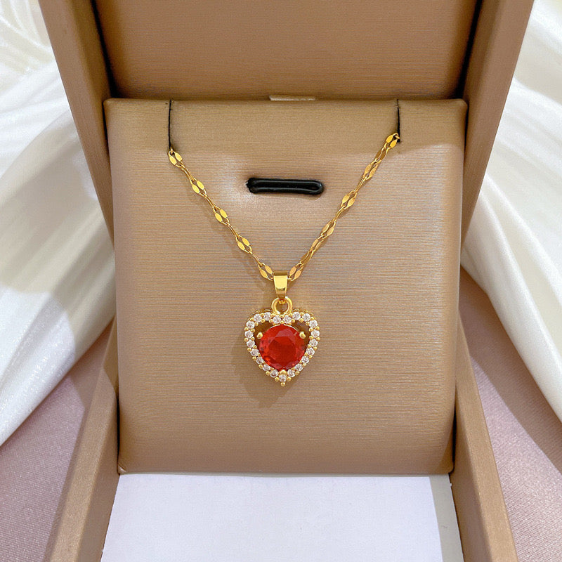 C1130 Collar dorado corazón rojo acero titanio 22cm