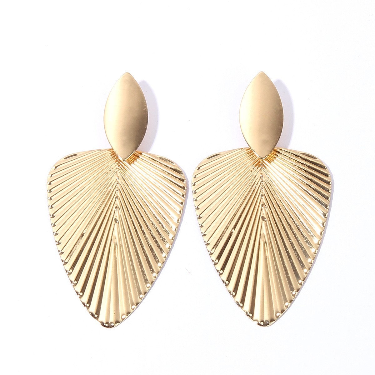 E3982 Aretes flecha hoja dorada aleacion 6.5cm