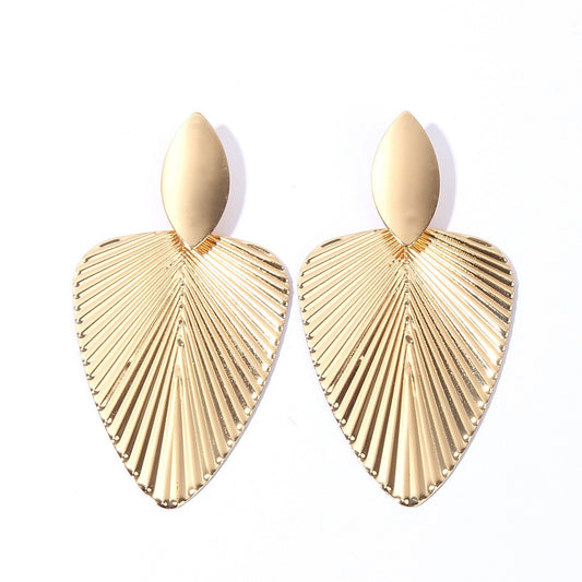 E3982 Aretes flecha hoja dorada aleacion 6.5cm
