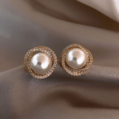 E7013 Aretes perla contorno brillante aleacion 1.5cm