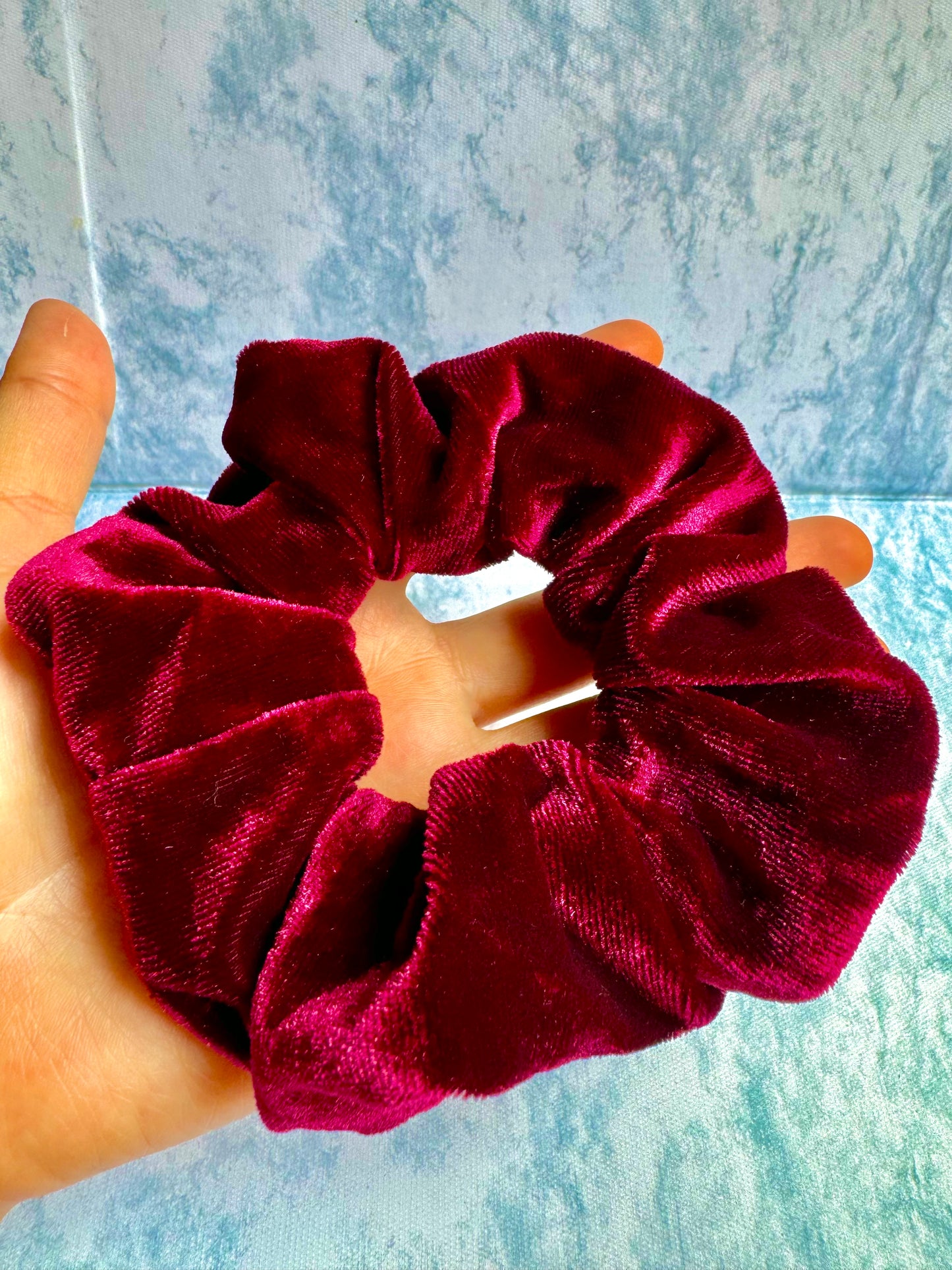 J215G Scrunchie para el cabello gamuza Guinda grande