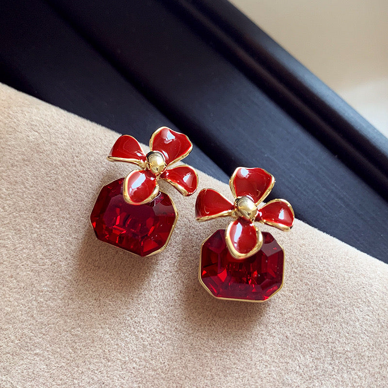 E2052 Aretes flor cristal rojo chicos