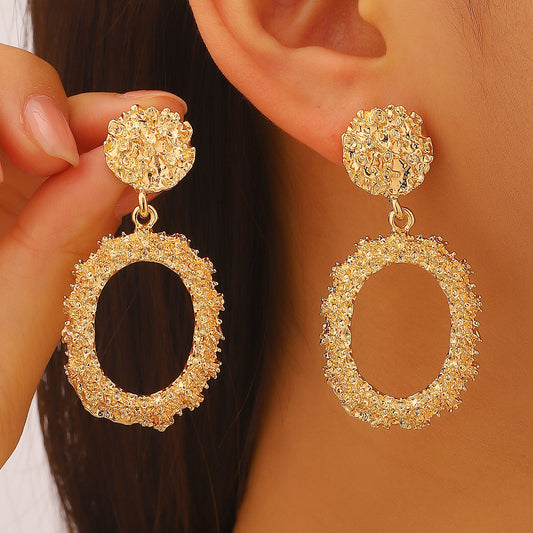 E7126 Aretes ovalado dorado con textura aleacion 8cm