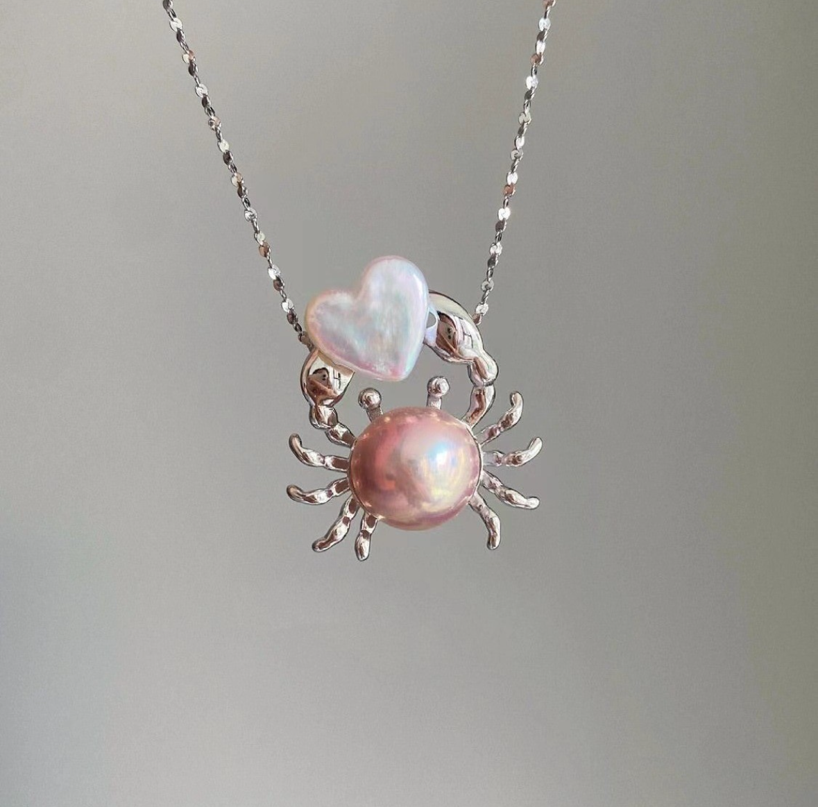 C1051 Collar cangrejo rosa corazon plateado aleacion 20cm 1.5 cm dije