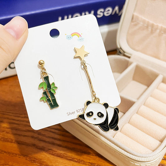 E3032 Aretes panda asimetricos esmaltado aleacion 4.5cm