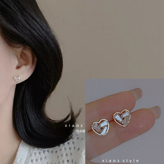 E3689 Aretes corazón blanco aleacion poste de plata 1cm
