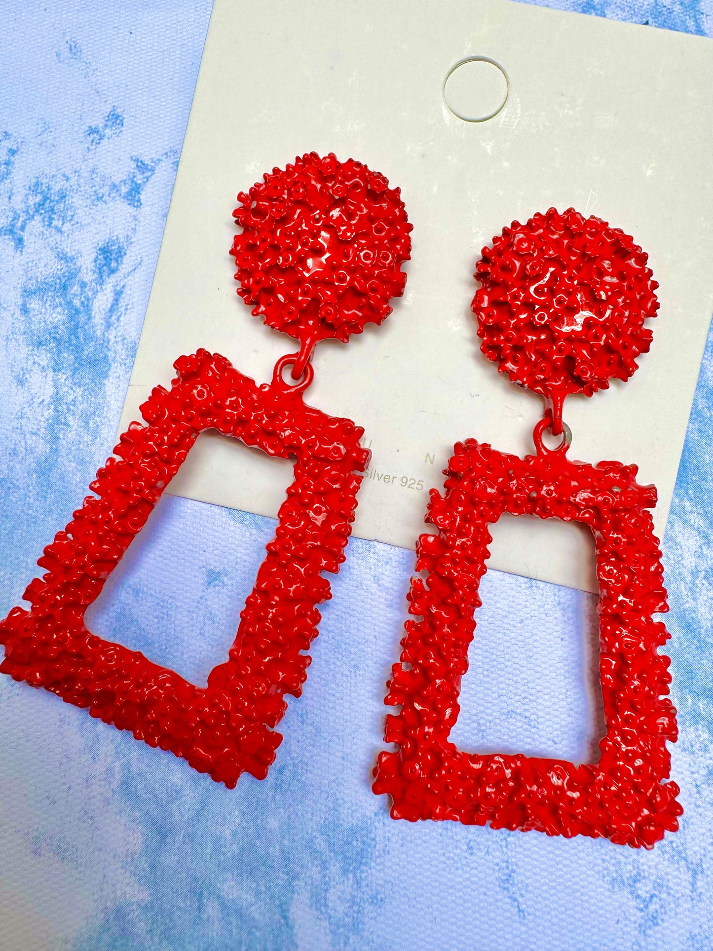 E1995R Aretes rojos metal esmaltado grandes