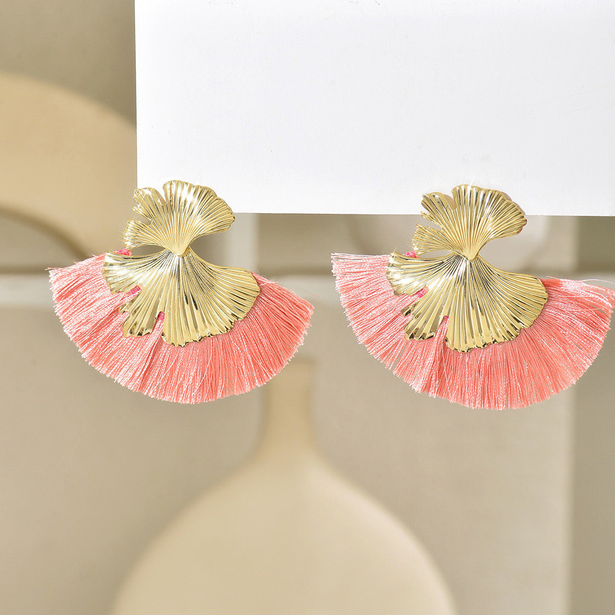 E7114 Aretes con diseño de hoja de Ginkgo y flecos rosas en abanico aleacion 6cm
