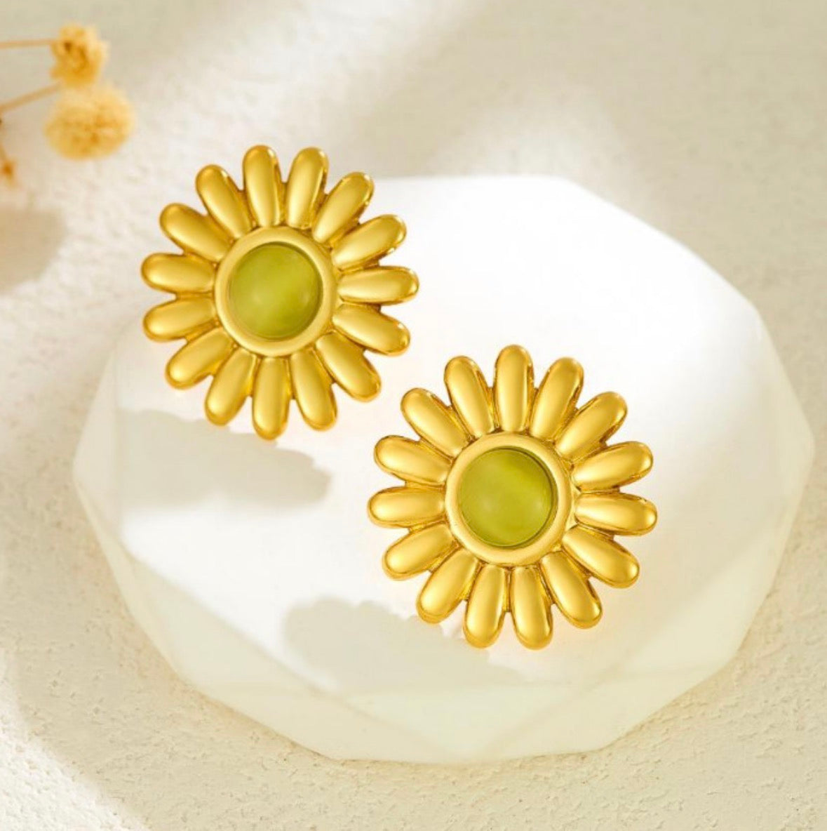 E5508 Aretes flor dorada cristal verde acero inoxidable 4cm