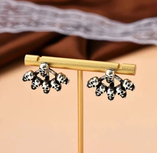 E4028 Aretes craneo plateados Halloween día de muertos aleacion 1.5cm
