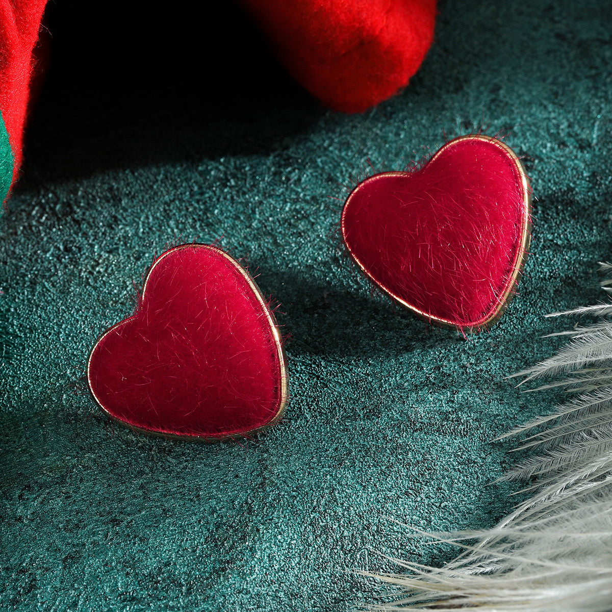 E4890 Aretes corazon flocado rojo aleacion 3cm