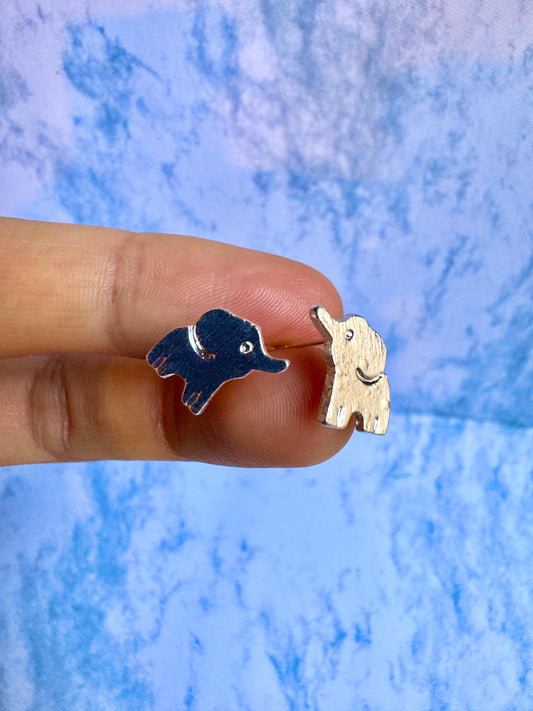 J115 Aretes Plateados Chicos Elefante