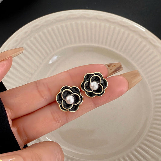 E3897 Aretes flor negra perla poste de plata 1.5cm
