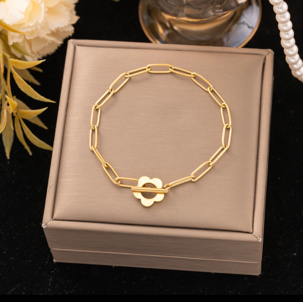 B728 Pulsera dorada flor acero inoxidable chapado en oro de 18k