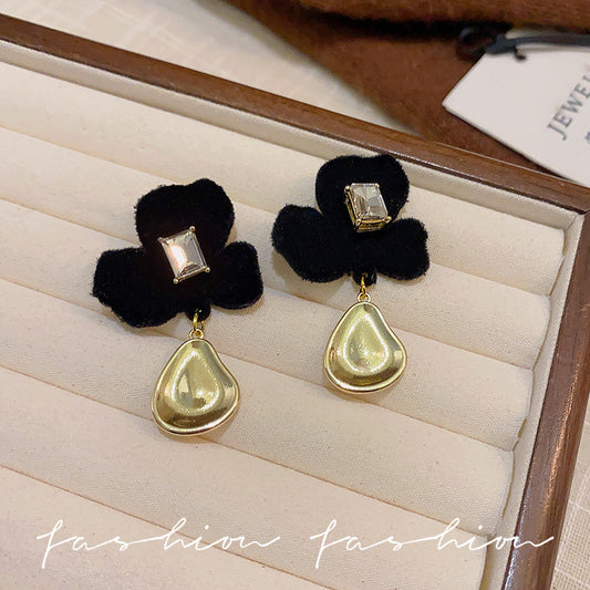 E4699 Aretes flor negra felpa poste de plata 4cm