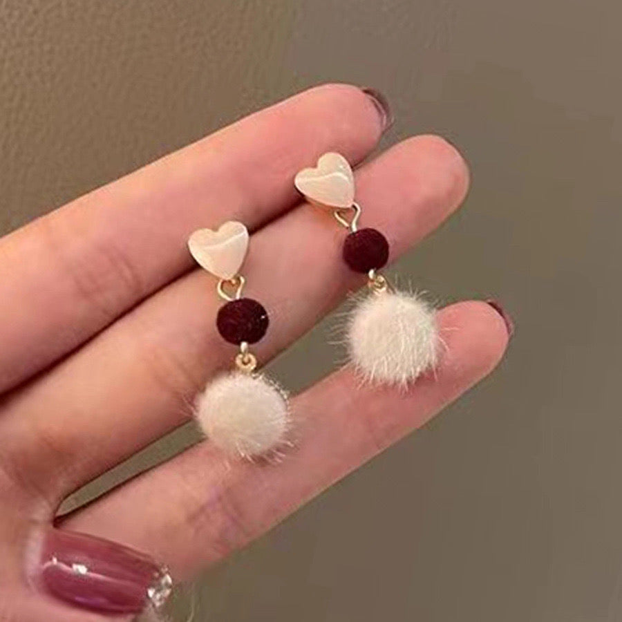 E5008 Aretes corazón de pompones aleacion 3cm