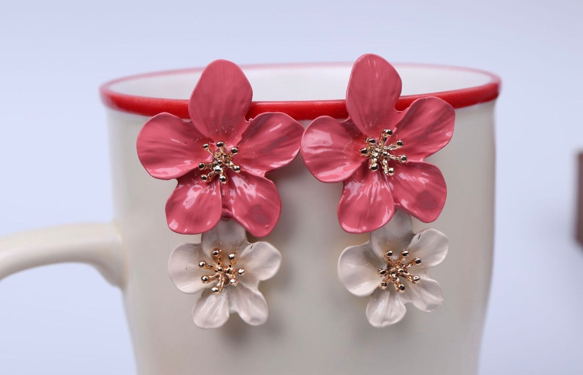 E6052 Aretes flores bicolor rosa y beige esmaltado aleacion 4cm