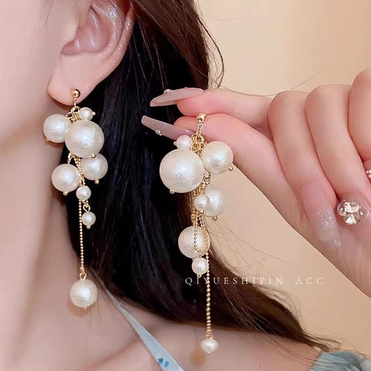 E3865 Aretes esfera blanca elegante aleacion 10.5cm