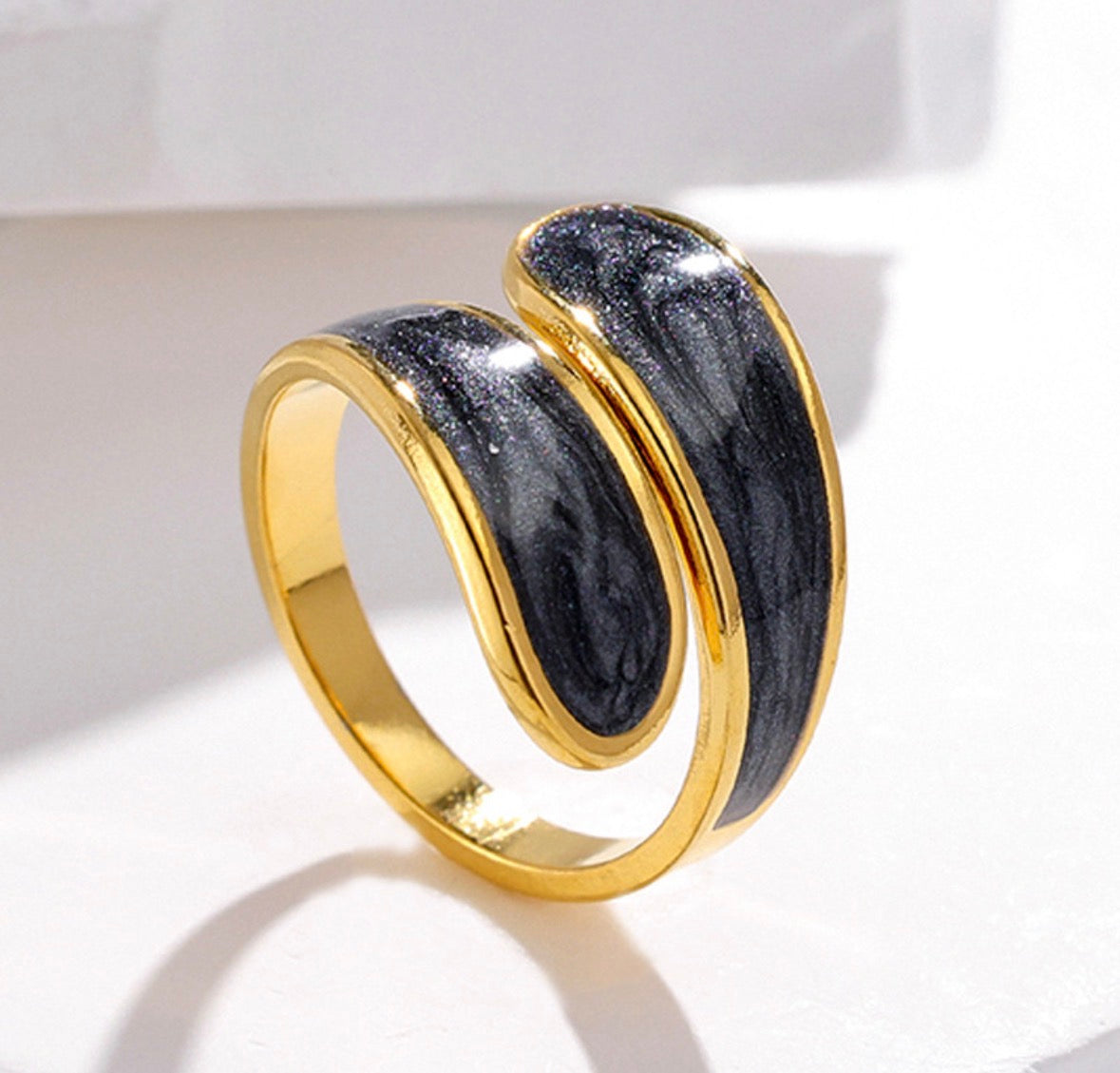 A533 anillo negro acero inoxidable chapado oro de 18k abierto