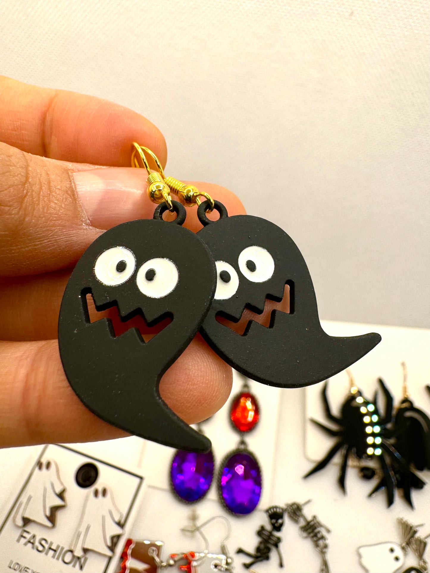 E253 Aretes Negros Fantasma Halloween