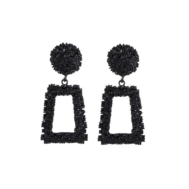 E7147 Aretes rectangular negro con textura aleacion 7cm
