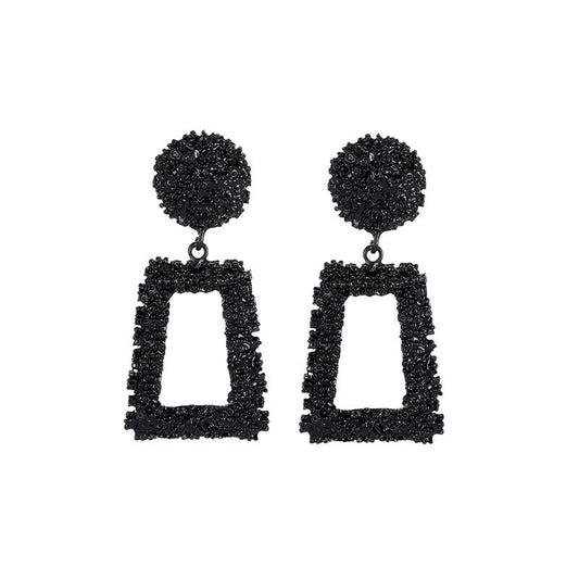 E7147 Aretes rectangular negro con textura aleacion 7cm
