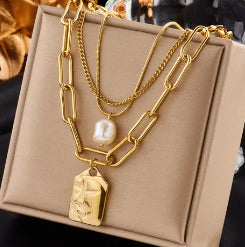 C1048 Collar rectángulo rostro dorado acero titanio 21cm largo 3cm dije