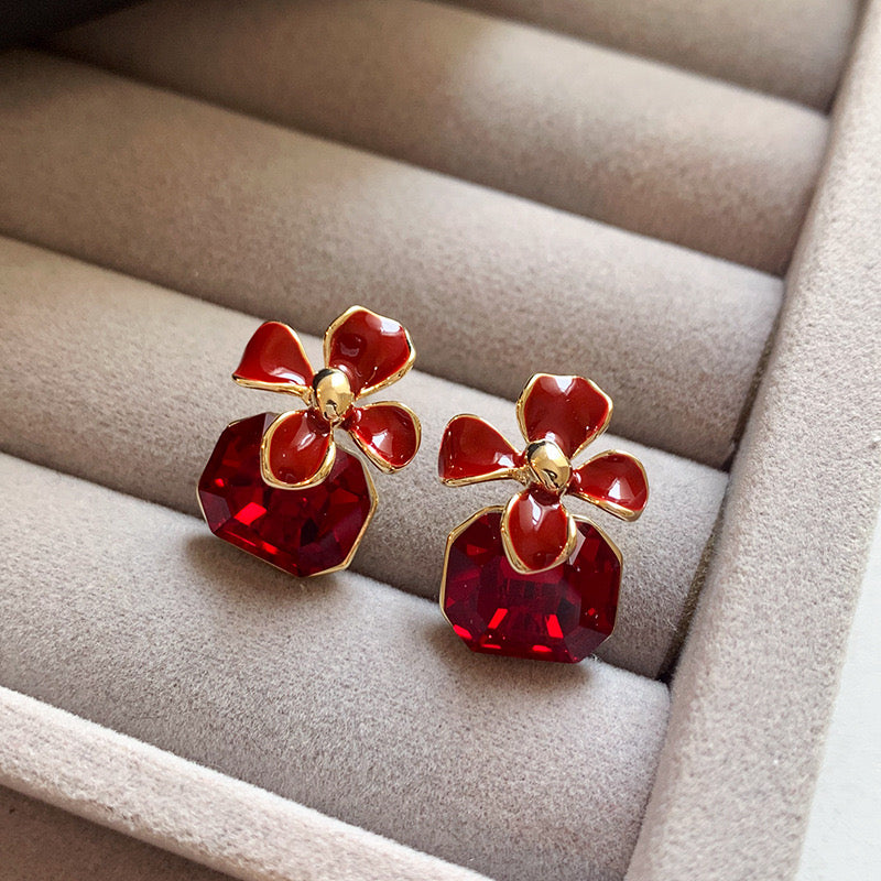 E2052 Aretes flor cristal rojo chicos