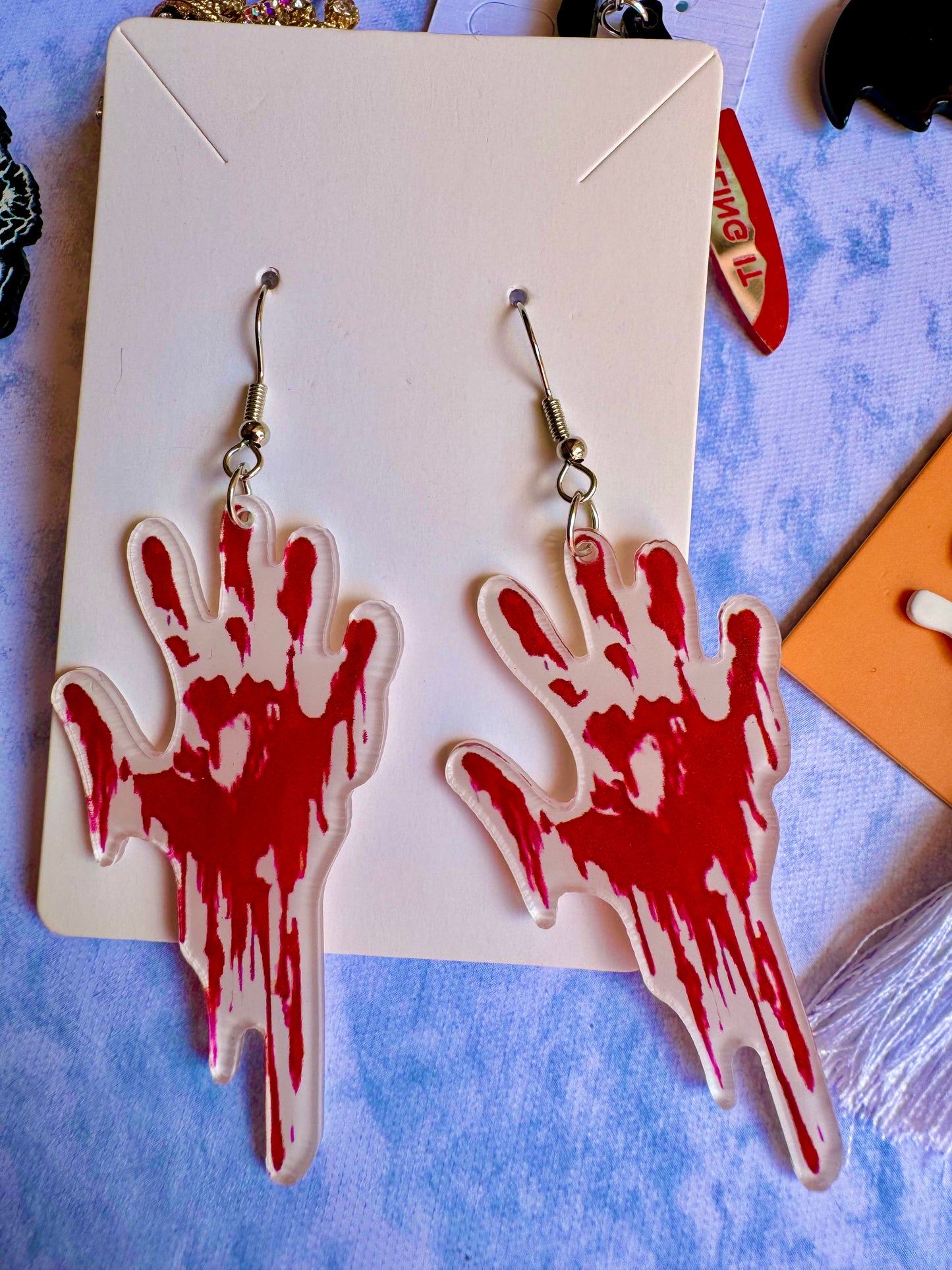 E527 Aretes Manos Sangre Halloween