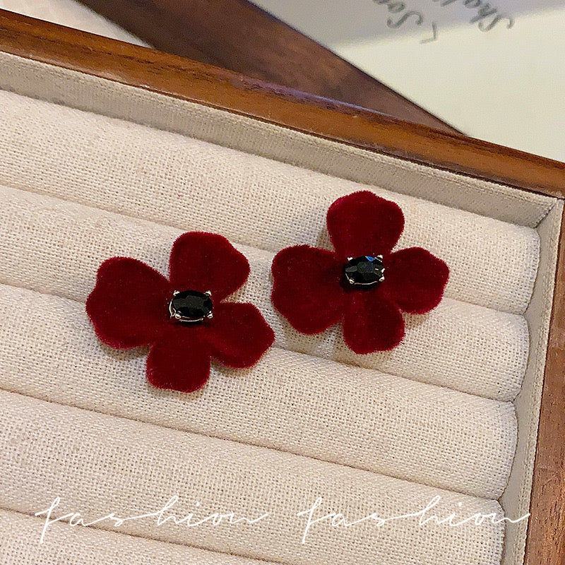 E4703 Aretes flor guinda poste plata 3cm