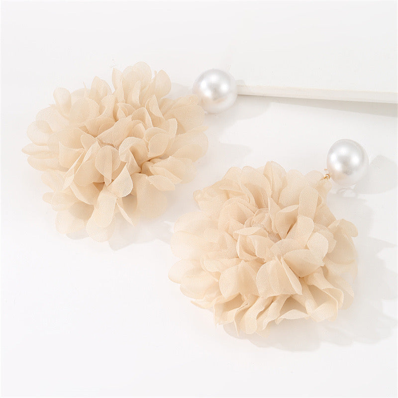 E7314 Aretes flor perla de tela gasa 11cm