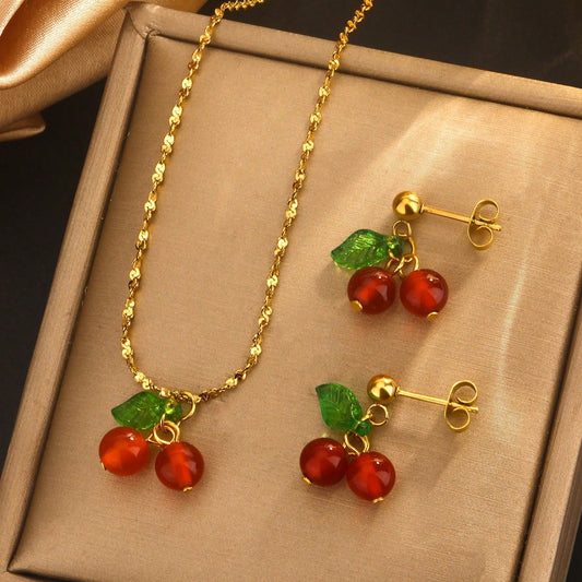 C818 conjunto de collar aretes cereza acero inoxidable chapado en oro de 18k 21cm largo 2cm dije