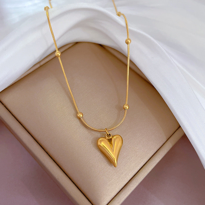 C574 Collar corazon acero de titanio largo 22cm dije 2cm