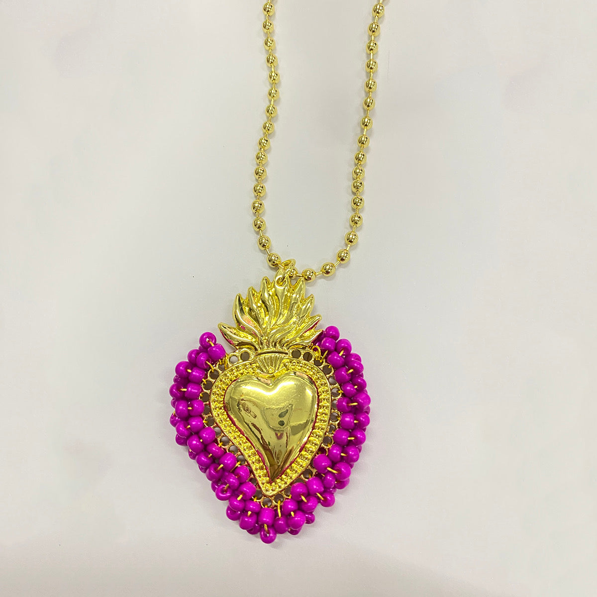 C635 Collar corazon dorado cuentas fucsia cobre chapado en oro 18k largo 26cm dije 5.5cm