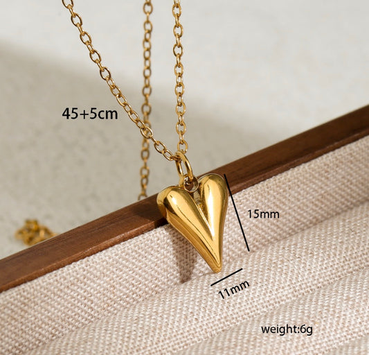 C1476 Collar dorado corazón acero inoxidable 23cm largo 3cm dije