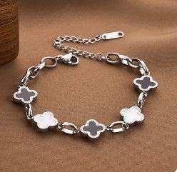 B170P Pulsera trebol acero de titanio 14cm largo