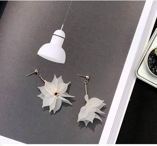 E3310 Aretes petalos colgantes acrilico 7cm
