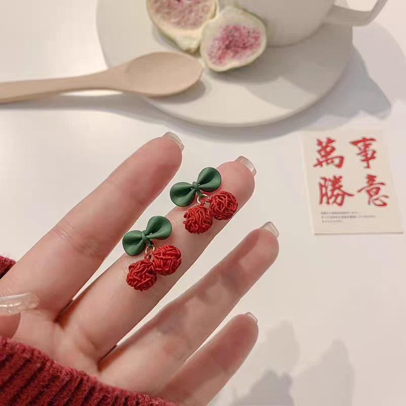 E4964 Aretes cereza aleacion 1.5cm