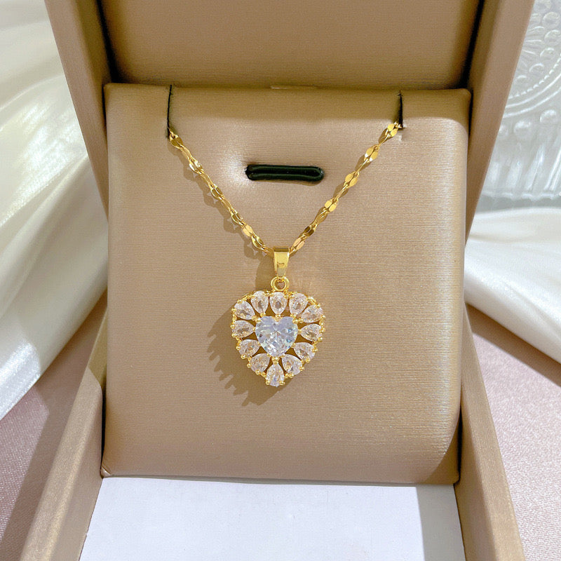 C731 Collar corazon cristal acero de titanio 22cm largo 2cm dije