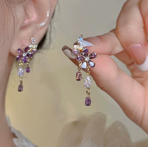 E7082 Aretes asimétricos flor morada aleacion 5.5cm