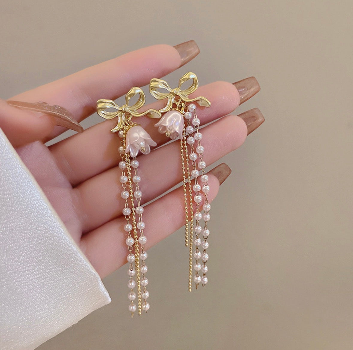 E5215 Aretes moño dorado colgante aleacion