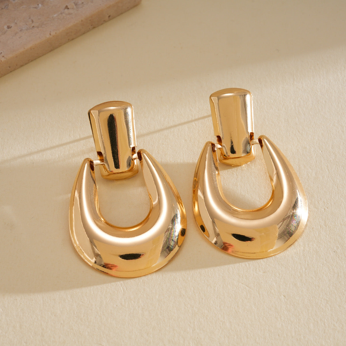 E5955 Aretes ovalados dorados aleacion 4cm