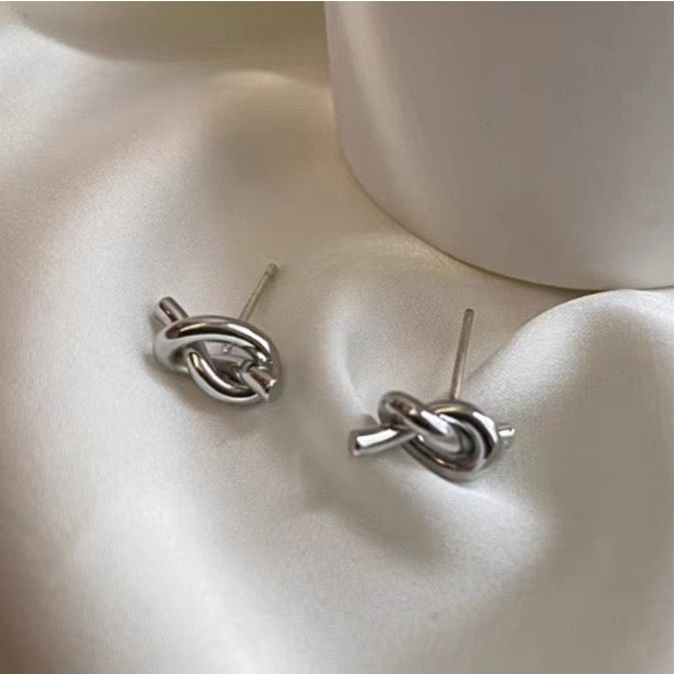E3285 Aretes nudo acero de titanio 0.5cm