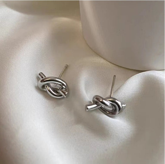 E3285 Aretes nudo acero de titanio 0.5cm