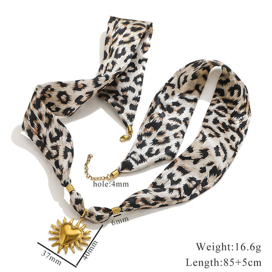 C758 Collar leopardo sol corazón estilo vintage tela acero de titanio 22cm largo 5cm dije