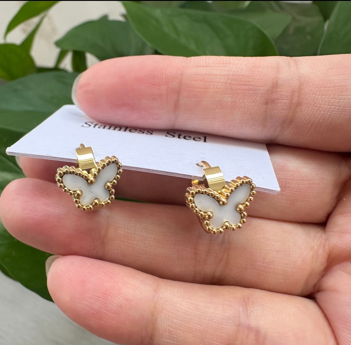E7160 Aretes mariposa blanca acero inoxidable 1.5cm