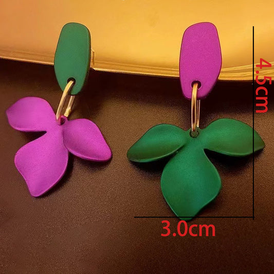E3692 Aretes pétalo verde morado acrílico poste de plata 4.5cm