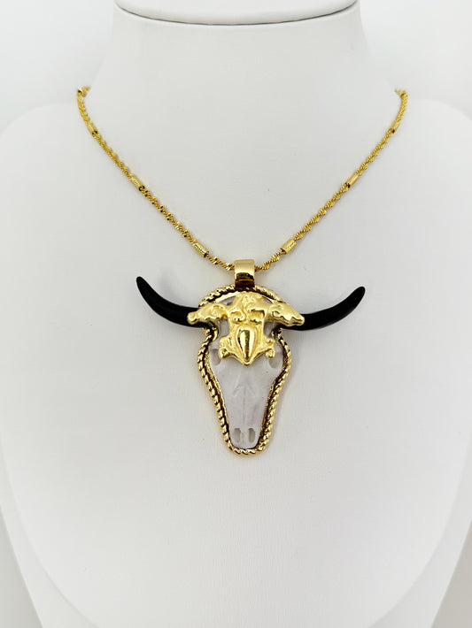 C677N Collar cabeza toro dorado cuerno negro resina laton chapado en oro 18k largo 26cm dije 6cm